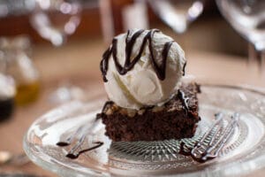 Brownie con helado